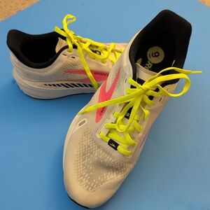 Brooks Launch GTS Women Size 9 Running shoes  white, pink and yellow